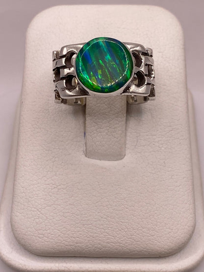 Anillo Calado con Ópalo Azul y Verde Ovalado en Plata Ley 950 en báscula mostrando peso