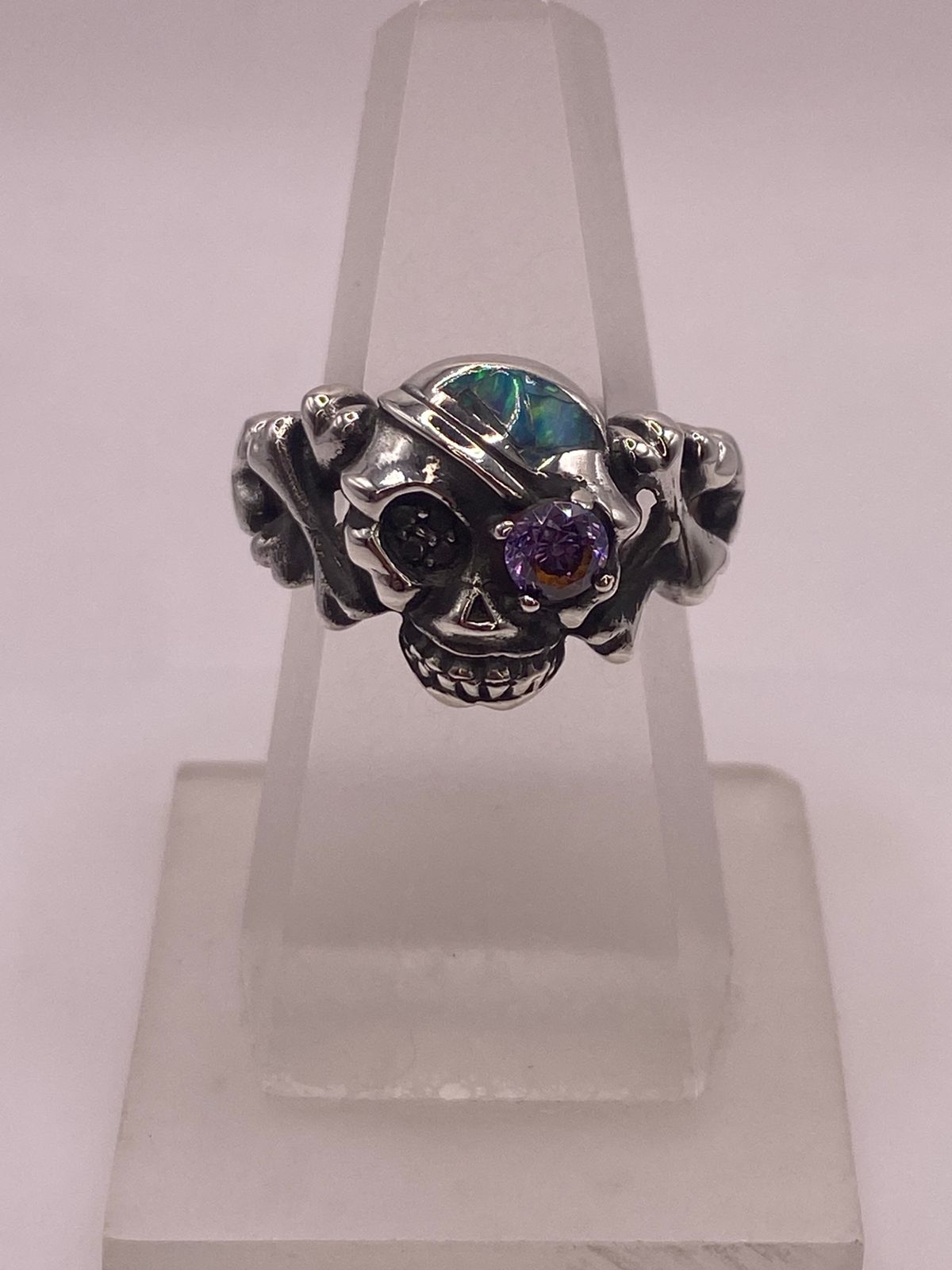 Anillo Calavera Ópalo Verde & Zirconia Amatista Plata 950, vista lateral