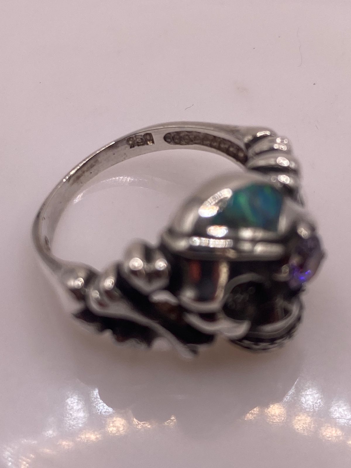 Anillo Calavera Ópalo Verde & Zirconia Amatista Plata 950, sello de autenticidad Plata Ley .925