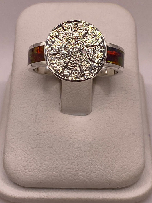 Anillo Calendario Azteca con Ópalo de Fuego Multicolor en Plata Ley .950, vista frontal