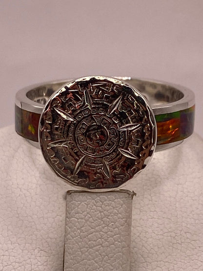 Anillo Calendario Azteca con Ópalo de Fuego Multicolor en Plata Ley .950, sello de autenticidad Plata Ley .925