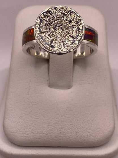 Anillo Calendario Azteca con Ópalo de Fuego Multicolor en Plata Ley .950, vista superior