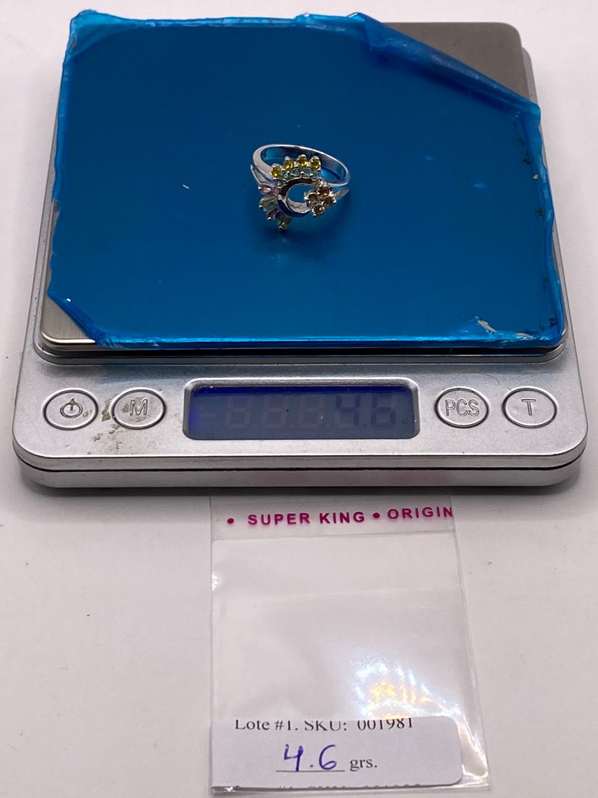 Anillo Circular Multicolor de Plata 925 con Zirconias, peso en gramos (báscula)