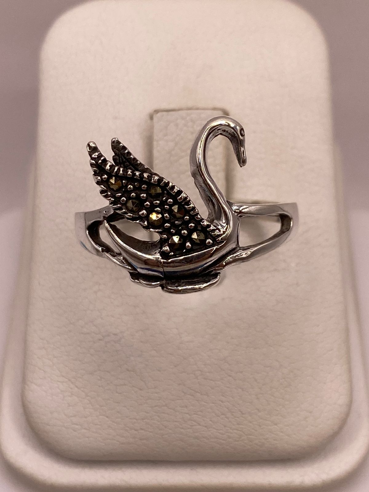 Anillo Cisne con Marquesitas en Plata Ley 925, vista frontal
