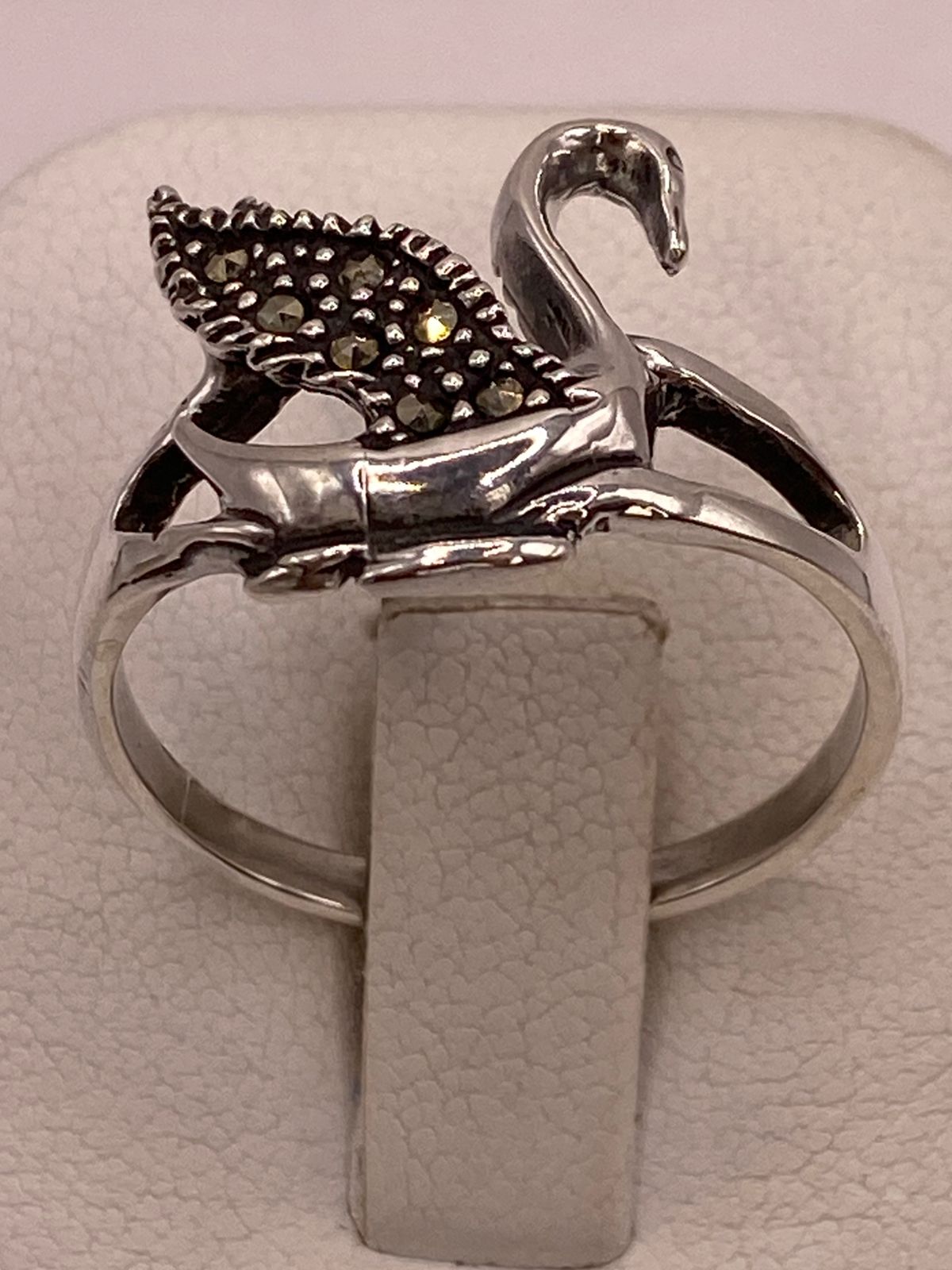 Anillo Cisne con Marquesitas en Plata Ley 925, vista posterior