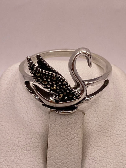 Anillo Cisne con Marquesitas en Plata Ley 925