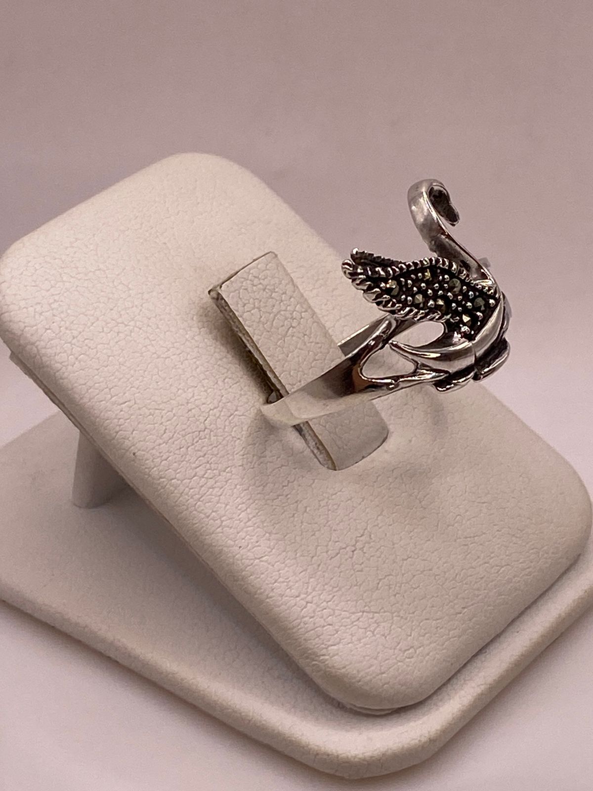 Anillo Cisne con Marquesitas en Plata Ley 925, vista lateral
