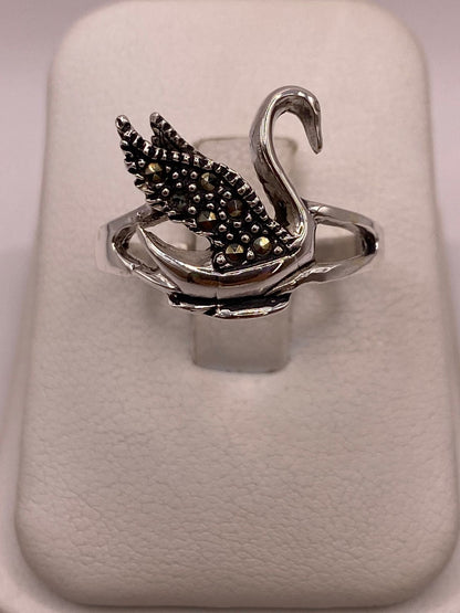 Anillo Cisne Vintage con Marquesitas en Plata Ley 925, vista frontal