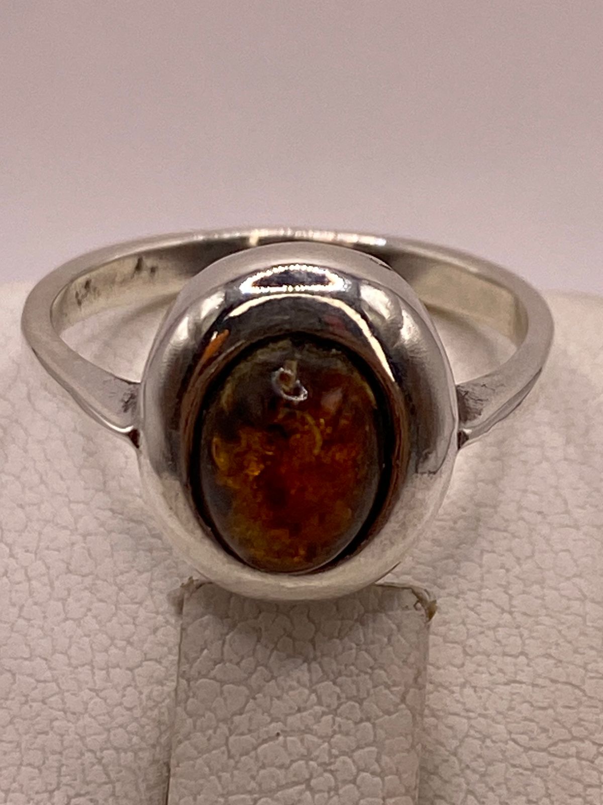 Anillo Clásico con Ámbar Natural en Plata Ley 925, sello de autenticidad Plata Ley .925