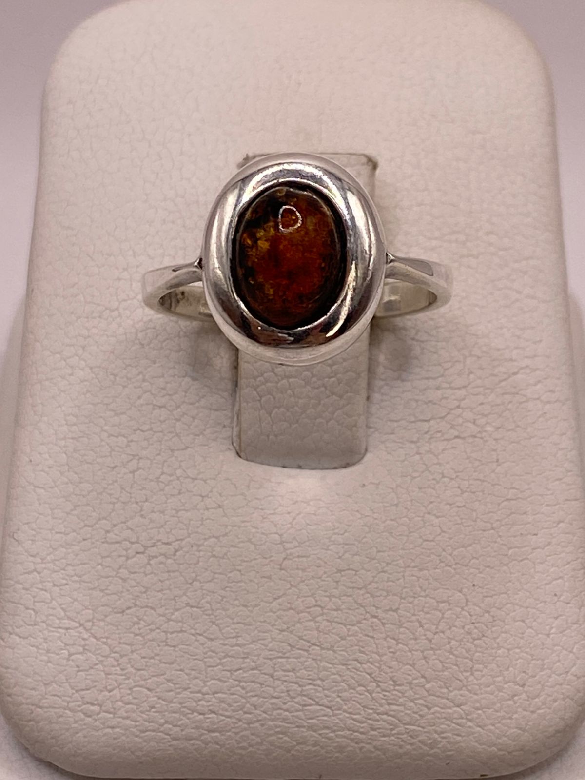 Anillo Clásico con Ámbar Natural en Plata Ley 925, vista frontal