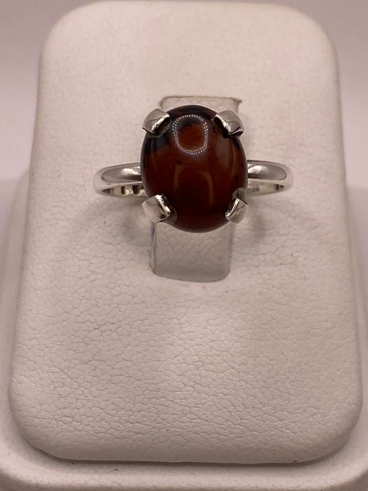 Anillo Clásico de Plata Ley 925 con Ojo de Tigre Natural, vista frontal