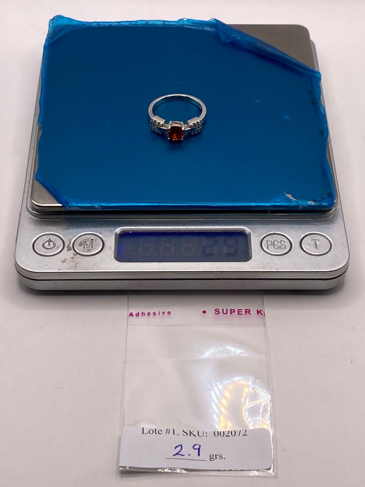 Anillo Clásico con Zirconia Naranja en Plata Ley 925, peso en gramos (báscula)