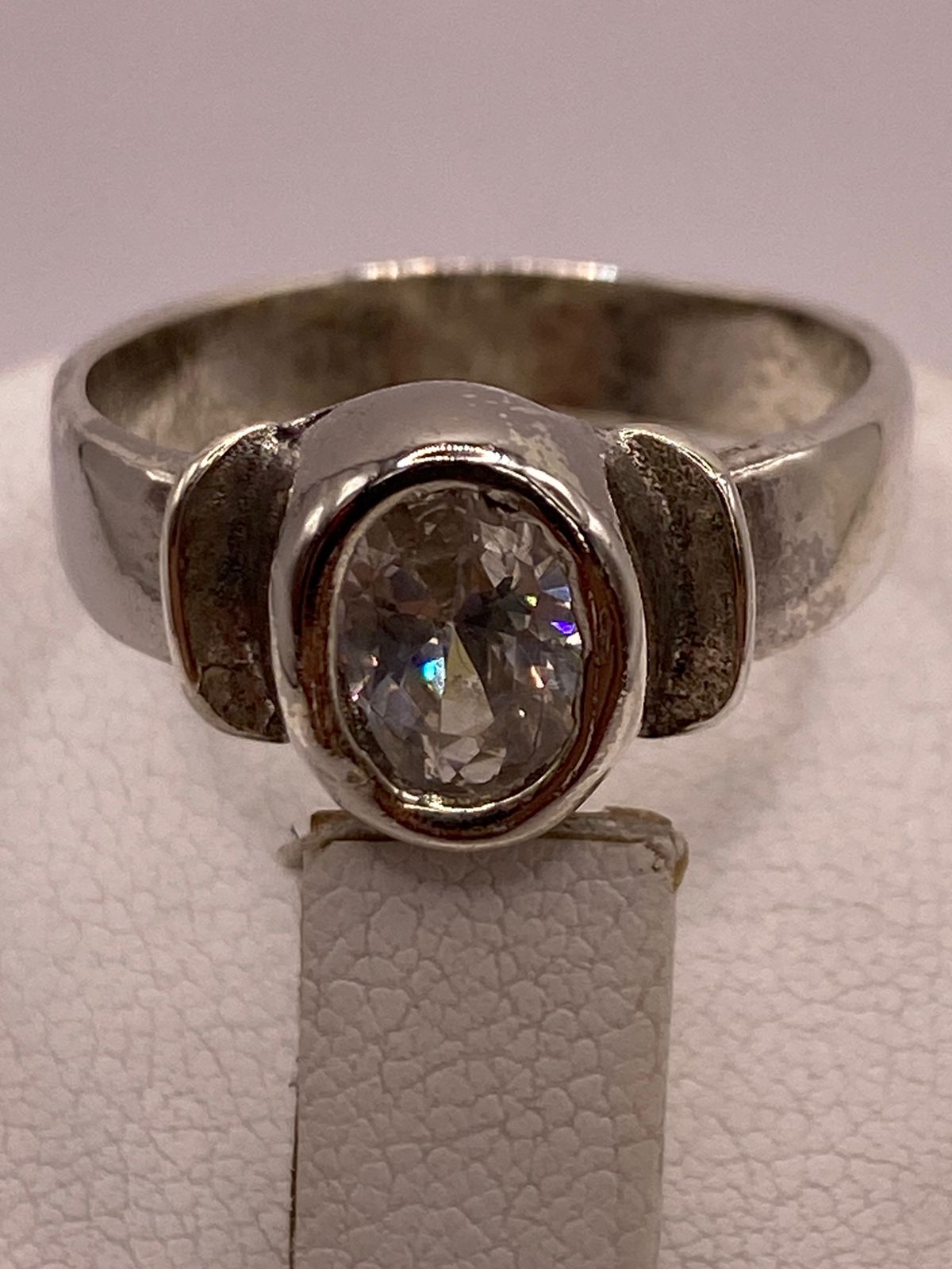 Anillo Clásico con Zirconia Transparente en Plata Ley 925, sello de autenticidad Plata Ley .925