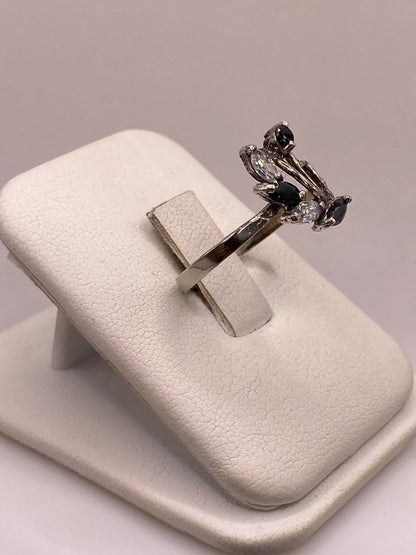 Anillo Clásico con Zirconia Transparente en Plata Ley 925, vista lateral