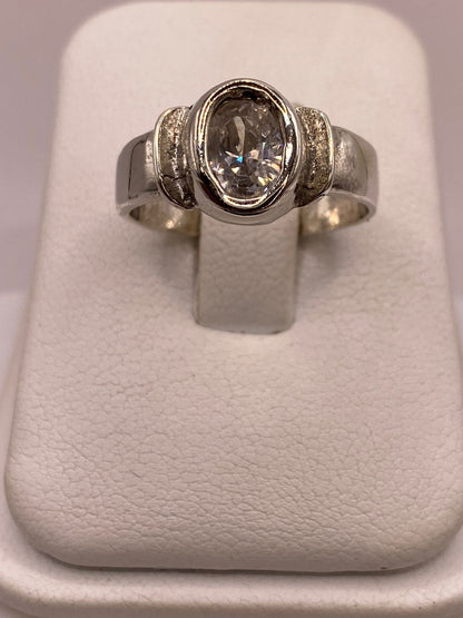 Anillo Clásico con Zirconia Transparente en Plata Ley 925, vista frontal