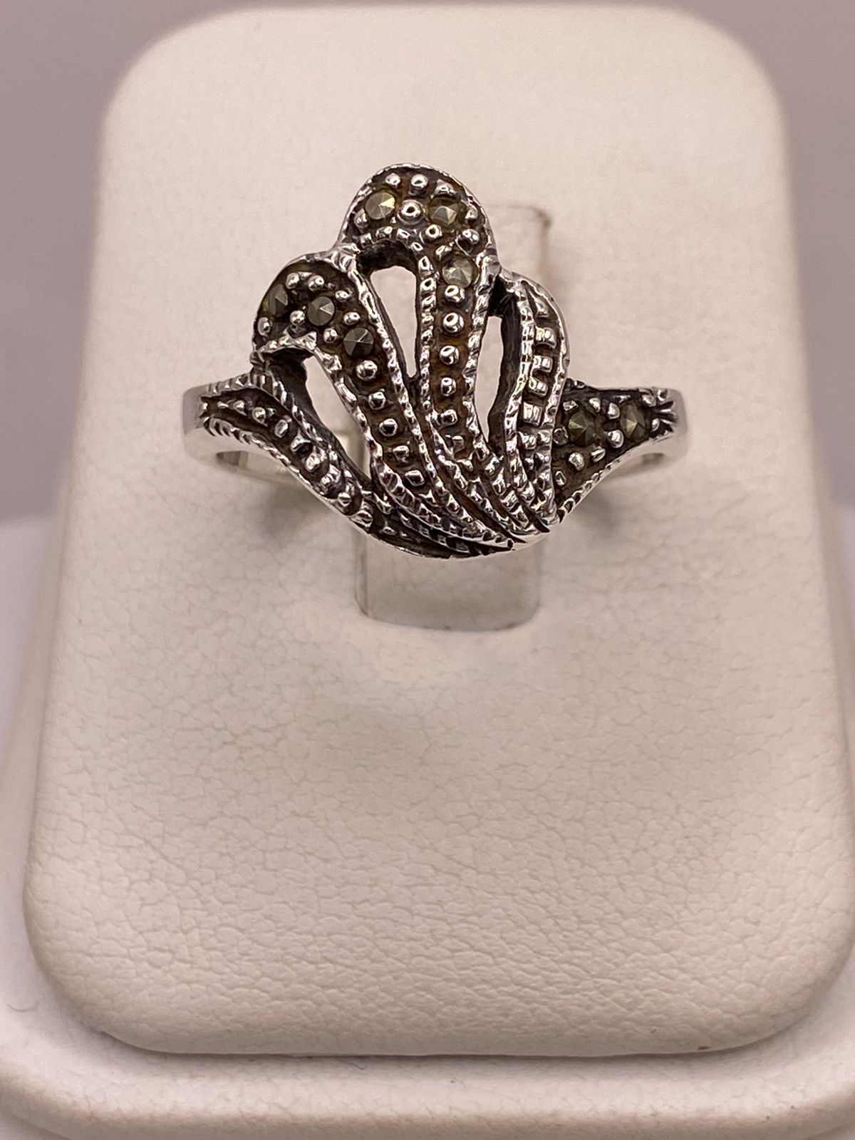 Anillo Concha Marina con Marquesitas en Plata Ley 925, vista lateral