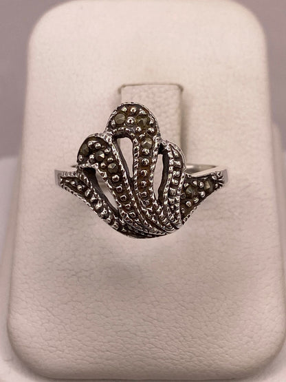 Anillo Concha Marina con Marquesitas en Plata Ley 925 en báscula mostrando peso