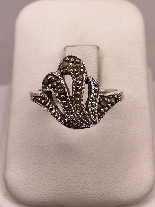 Anillo Concha Marina con Marquesitas en Plata Ley 925 en báscula mostrando peso