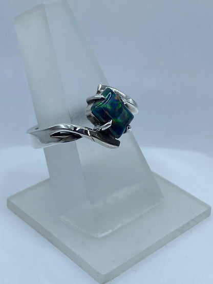Anillo Contemporáneo con Ópalo de Fuego en Plata .925, vista frontal