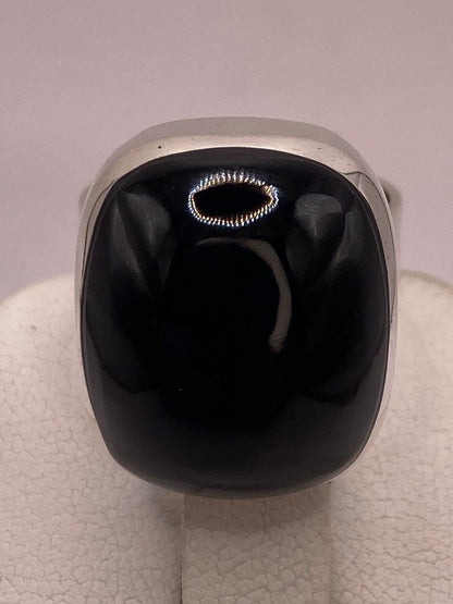 Anillo Contemporáneo de Plata Ley 925 con Ónix Negro, vista de detalle