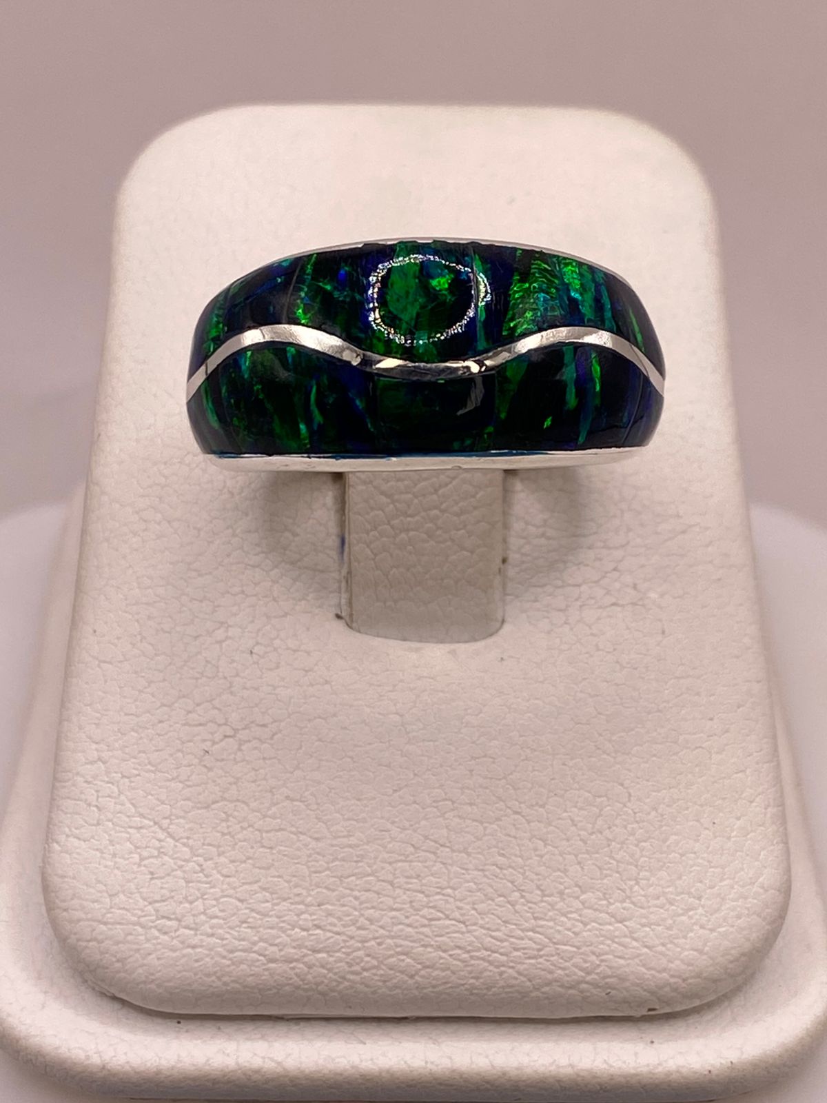 Anillo Contemporáneo de Plata Ley 925 con Ópalo de Fuego Azul Marino, vista frontal