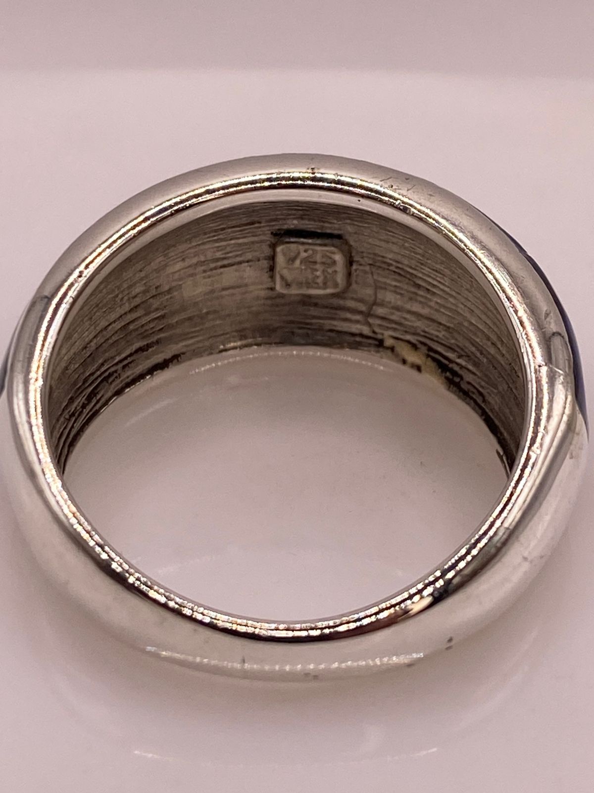 Anillo Contemporáneo de Plata Ley 925 con Ópalo de Fuego Azul Marino, sello de autenticidad Plata Ley .925