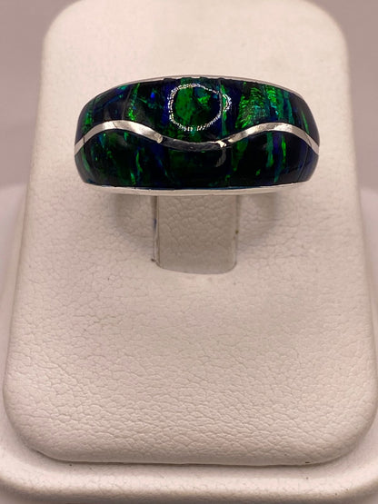 Anillo Contemporáneo de Plata Ley 925 con Ópalo de Fuego Azul Marino, vista de detalle