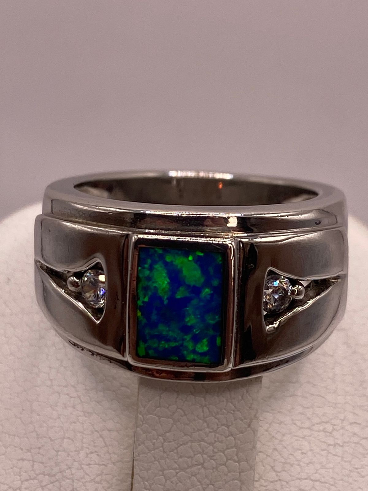 Anillo Contemporáneo de Plata Ley 925 con Ópalo de Fuego Azul Verde, sello de autenticidad Plata Ley .925