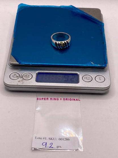 Anillo Contemporáneo de Plata Ley 925 con Ópalo de Fuego en Diseño Texturizado, peso en gramos (báscula)