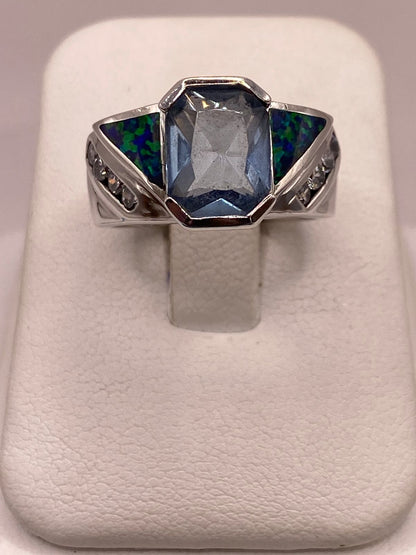 Anillo Contemporáneo de Plata Ley 925 con Ópalo de Fuego y Zirconia Azul Celeste, vista de detalle