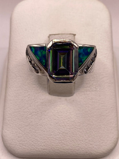Anillo Contemporáneo de Plata Ley 925 con Ópalo de Fuego y Zirconia Tornasol en báscula mostrando peso