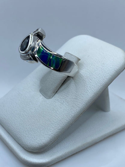Anillo Contemporáneo de Plata Ley 925 con Ópalo de Fuego y Zirconias, vista de detalle