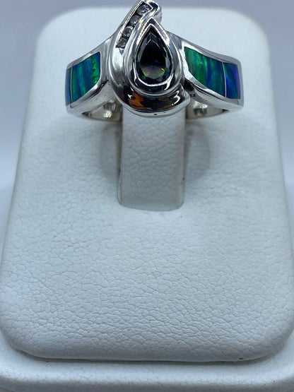 Anillo Contemporáneo de Plata Ley 925 con Ópalo de Fuego y Zirconias, vista frontal