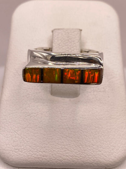Anillo Contemporáneo de Plata Ley 950 con Ópalo de Fuego Amarillo y Naranja — ángulo diagonal