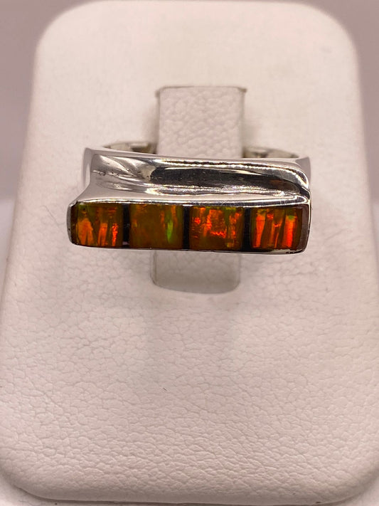 Anillo Contemporáneo de Plata Ley 950 con Ópalo de Fuego Amarillo y Naranja — ángulo diagonal
