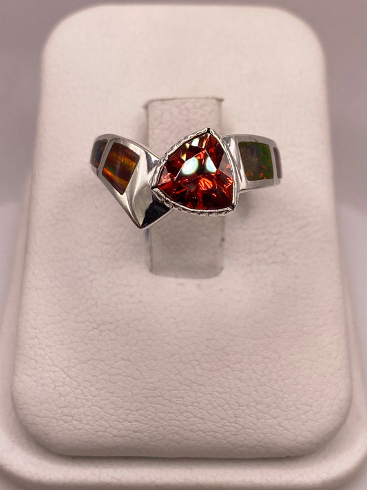 Anillo Contemporáneo de Plata Ley 950 con Ópalo de Fuego y Zirconia — detalle de acabado