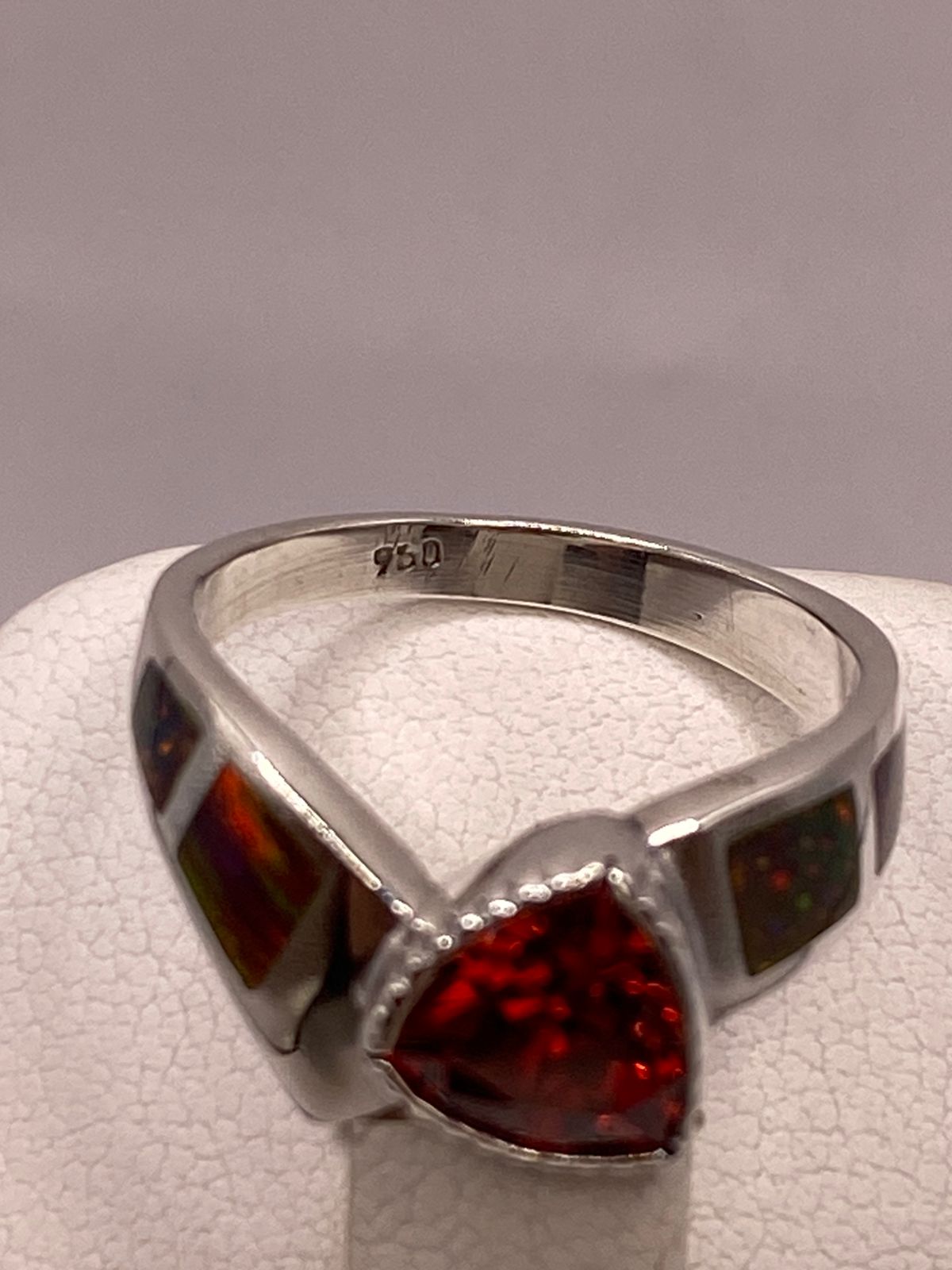 Anillo Contemporáneo de Plata Ley 950 con Ópalo de Fuego y Zirconia, sello de autenticidad Plata Ley .925