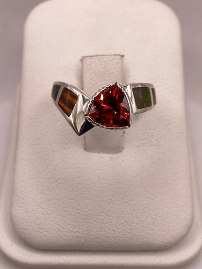 Anillo Contemporáneo de Plata Ley 950 con Ópalo de Fuego y Zirconia, vista superior