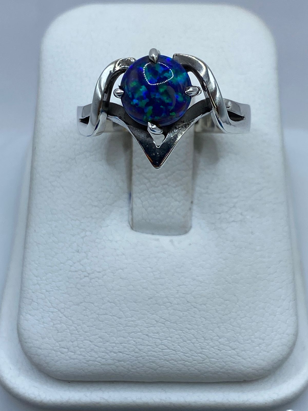 Anillo Contemporáneo de Plata .925 con Ópalo de Fuego — vista lateral