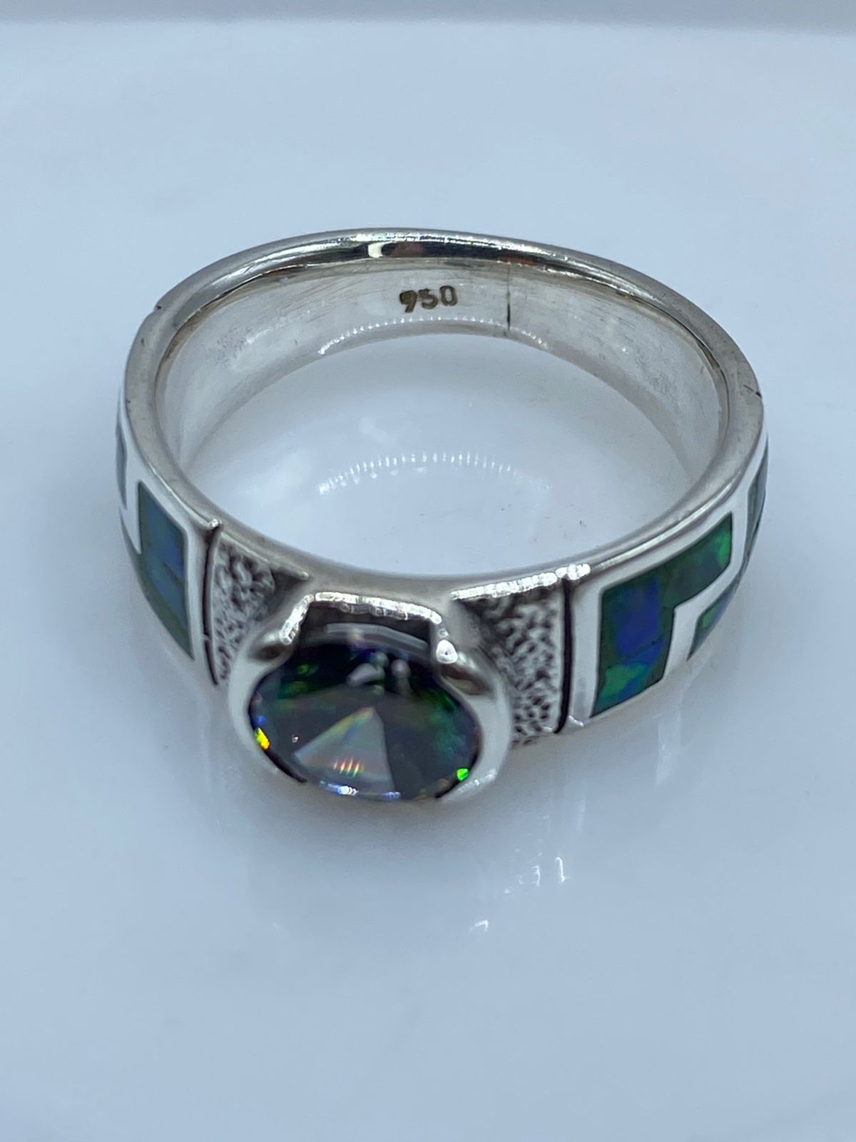 Anillo Contemporáneo de Plata .950 con Ópalo de Fuego y Zirconia Tornasol, sello de autenticidad Plata Ley .925