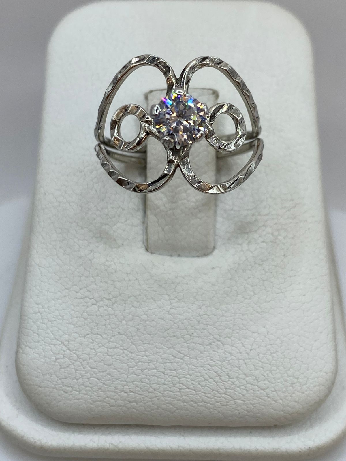 Anillo Corazón Abierto con Zirconia en Plata 925, vista frontal