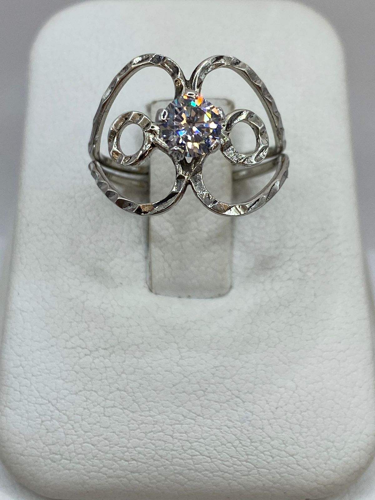 Anillo Corazón Abierto con Zirconia en Plata 925, vista lateral