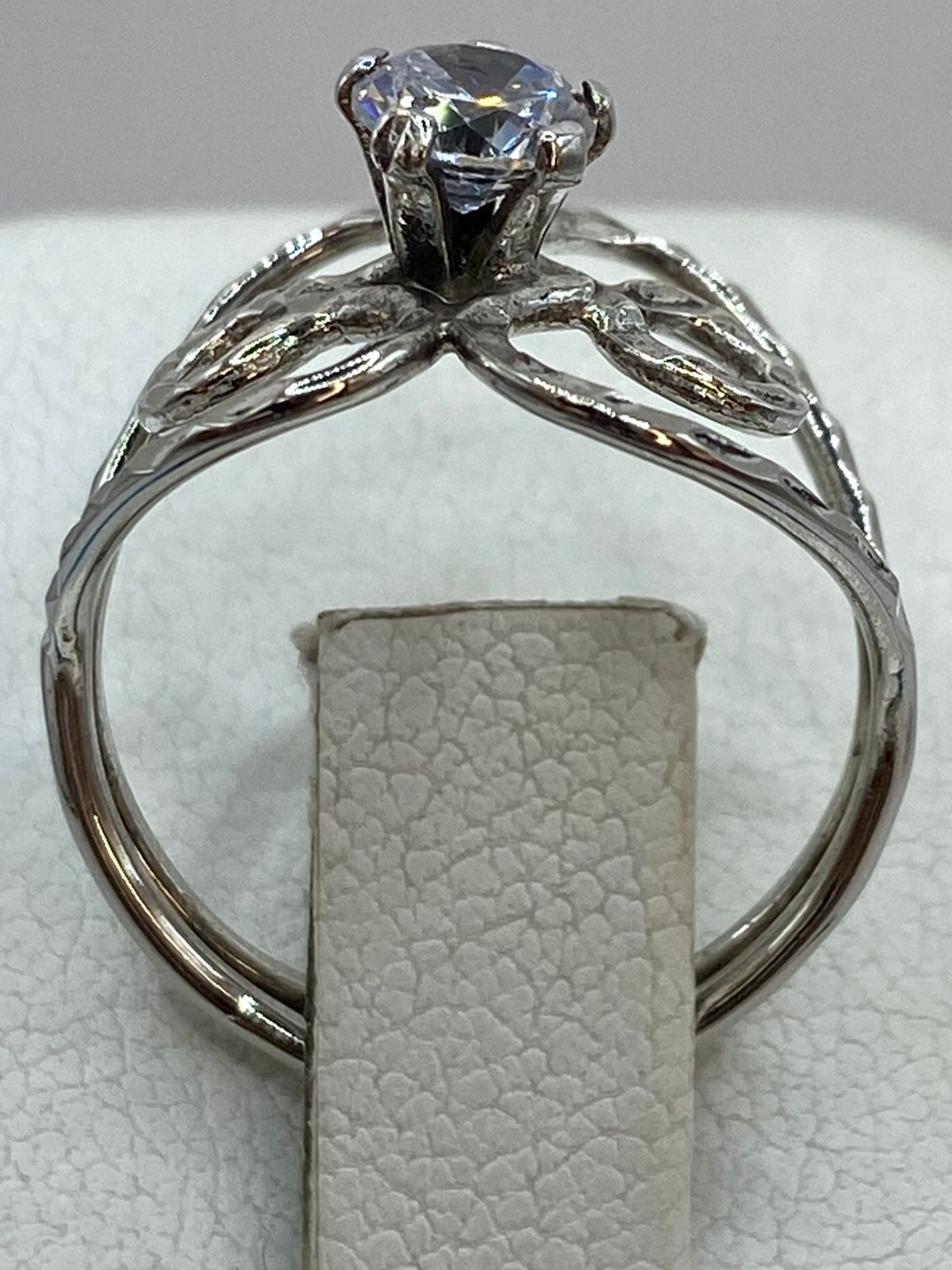 Anillo Corazón Abierto con Zirconia en Plata 925, vista posterior