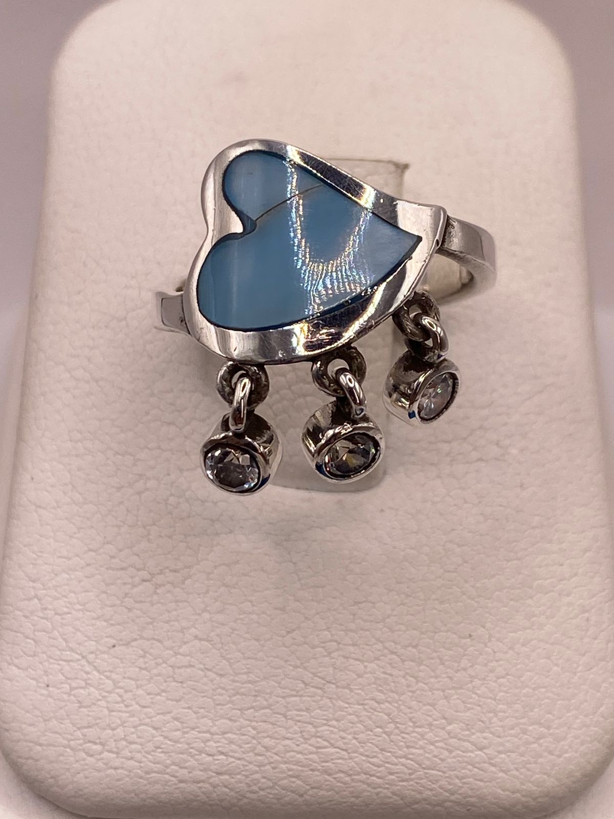 Anillo Corazón Artesanal de Plata Ley 925 con Nácar Azul — ángulo diagonal