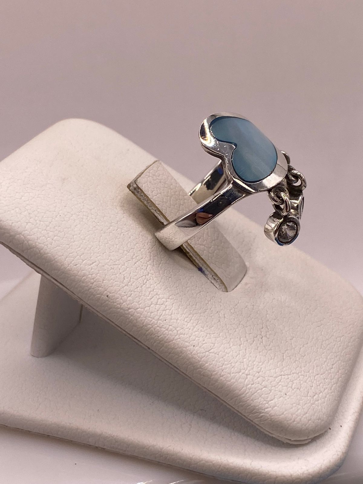 Anillo Corazón Artesanal de Plata Ley 925 con Nácar Azul, vista de detalle