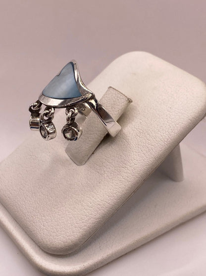 Anillo Corazón Artesanal de Plata Ley 925 con Nácar Azul, vista lateral