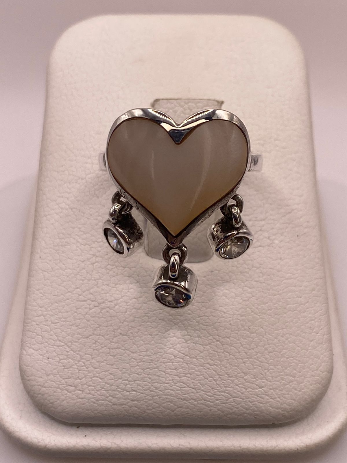 Anillo Corazón Artesanal de Plata Ley 925 con Nácar Natural, vista frontal