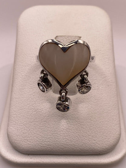 Anillo Corazón Artesanal de Plata Ley 925 con Nácar Natural, vista frontal