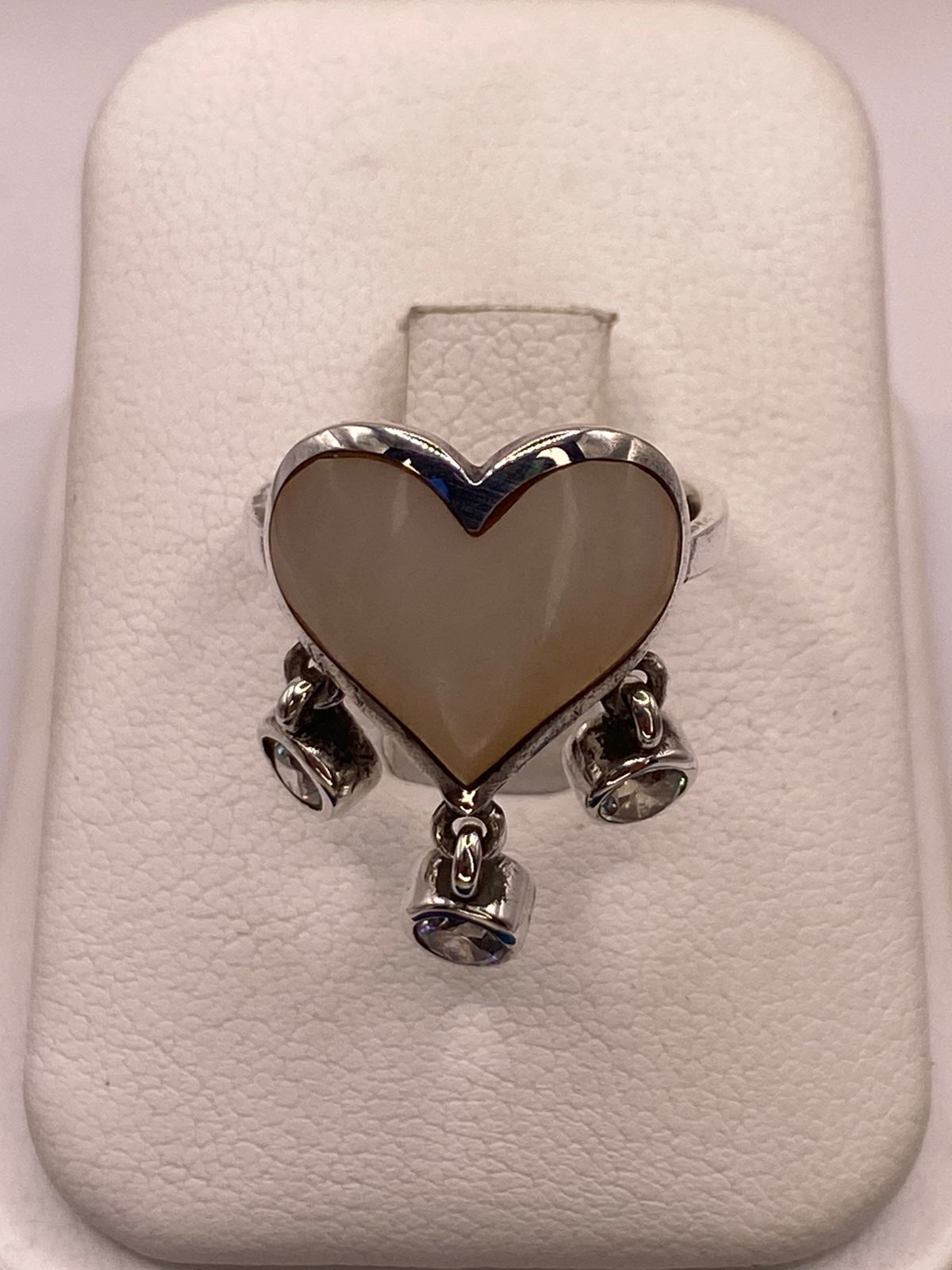 Anillo Corazón Artesanal de Plata Ley 925 con Nácar Natural, vista de detalle