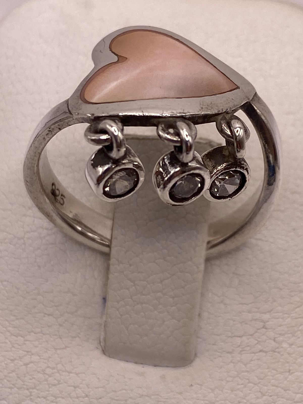 Anillo Corazón Artesanal de Plata Ley 925 con Nácar Natural, vista de detalle